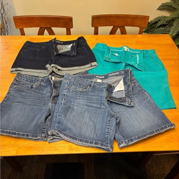 4 pair size 12 ladies shorts - Picture 1 of 6